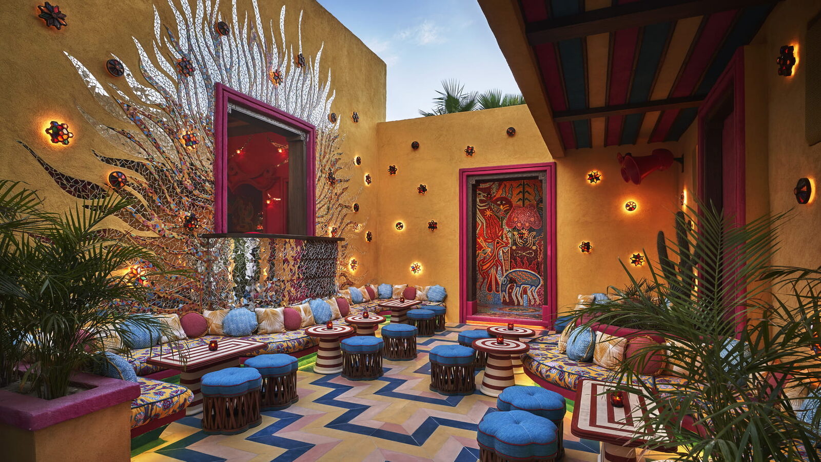 Salón interior con diseño mexicano contemporáneo