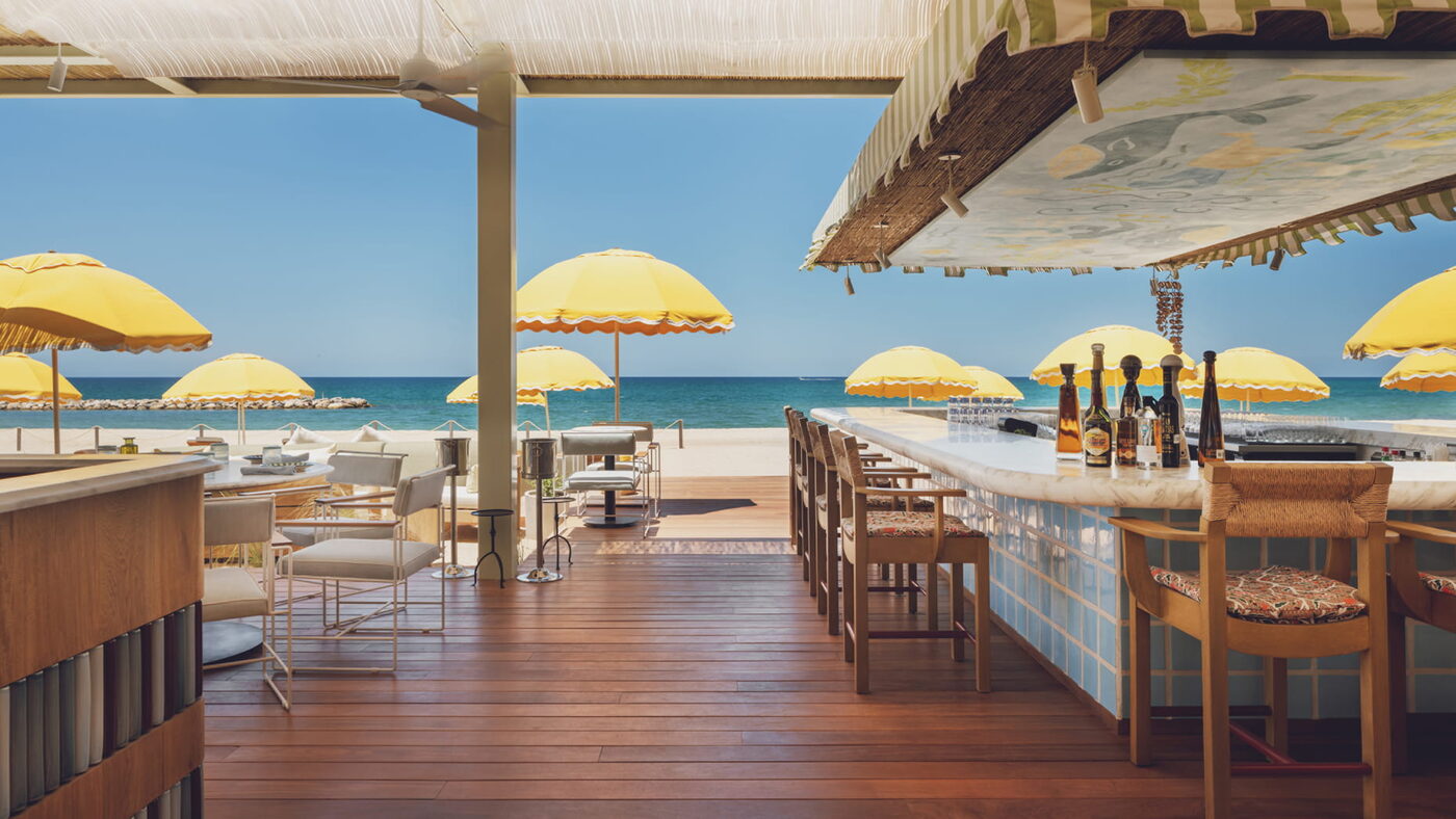 Beach bar frente al mar