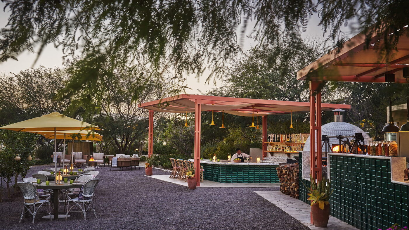 Terraza jardín al atardecer